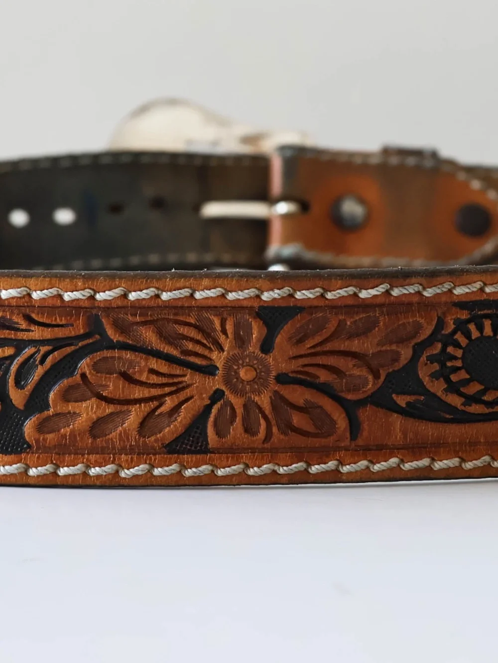 Amazing True Vintage Tony Lama Genuine Leather Concho Belt Metal Hardware USA